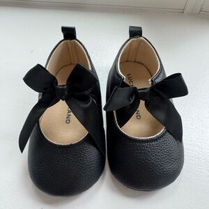 Lucky Brand black crib shoes Size 4